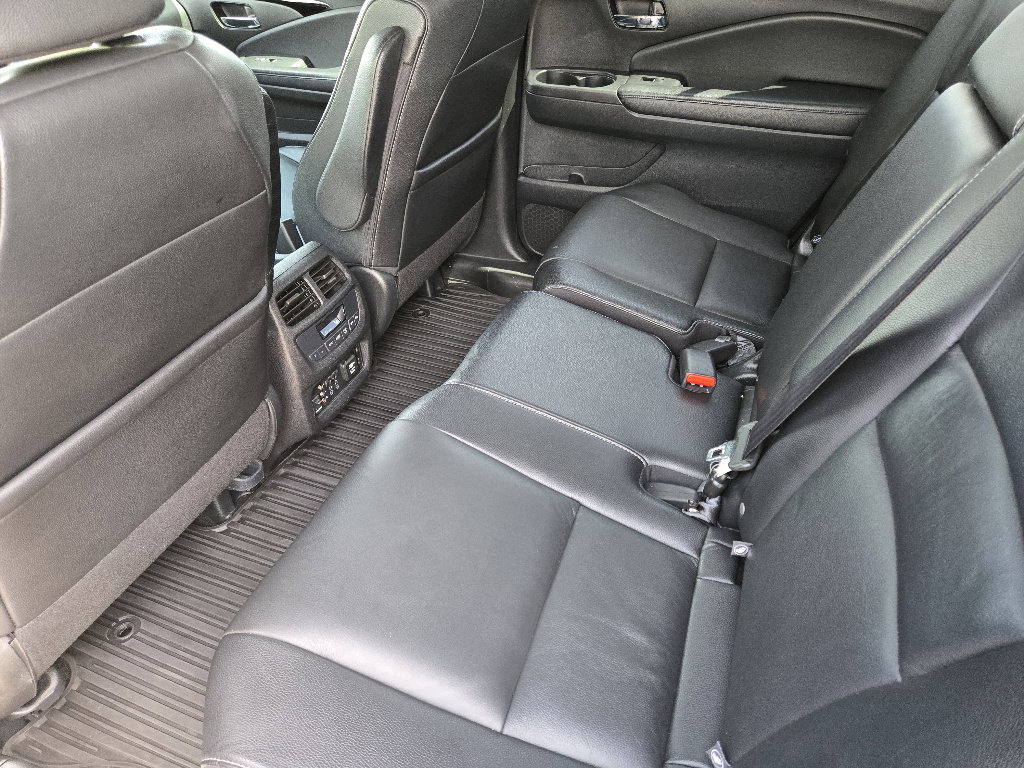 Used 2018 Honda Pilot Touring image 30