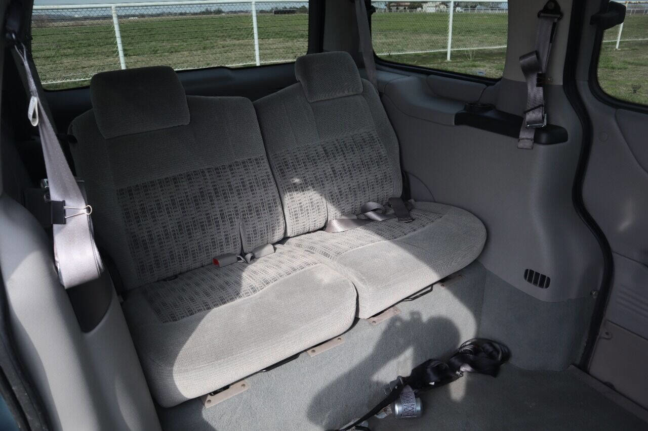 Used 2004 Chevrolet Venture LS w/ Easy Order Package image 26