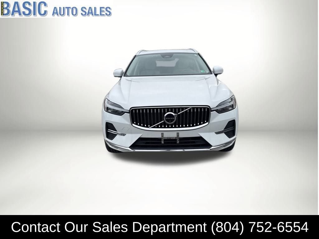 Used 2023 Volvo XC60 B5 Plus image 3