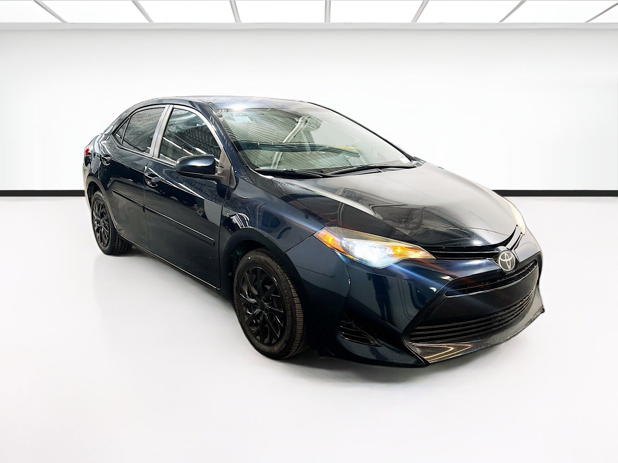 Used 2018 Toyota Corolla LE w/ Carpet Mat Package (TMS) image 3
