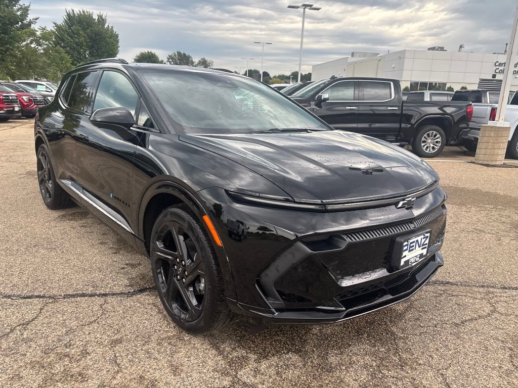 Used 2024 Chevrolet Equinox EV RS FWD image 3