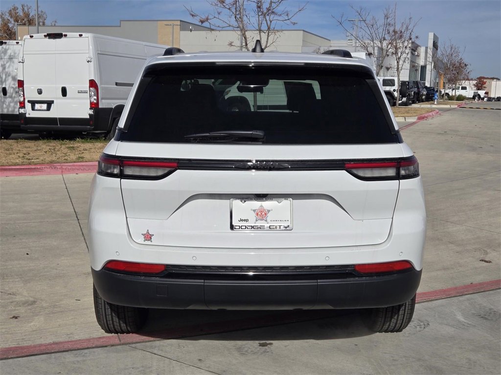 New 2025 Jeep Grand Cherokee Altitude image 4