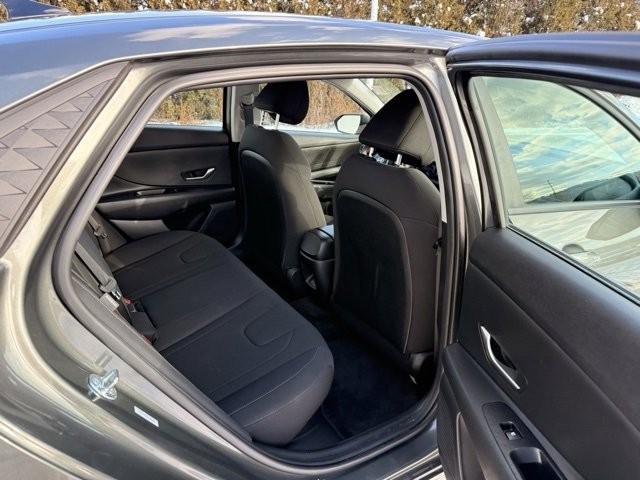 Used 2025 Hyundai Elantra Blue image 13