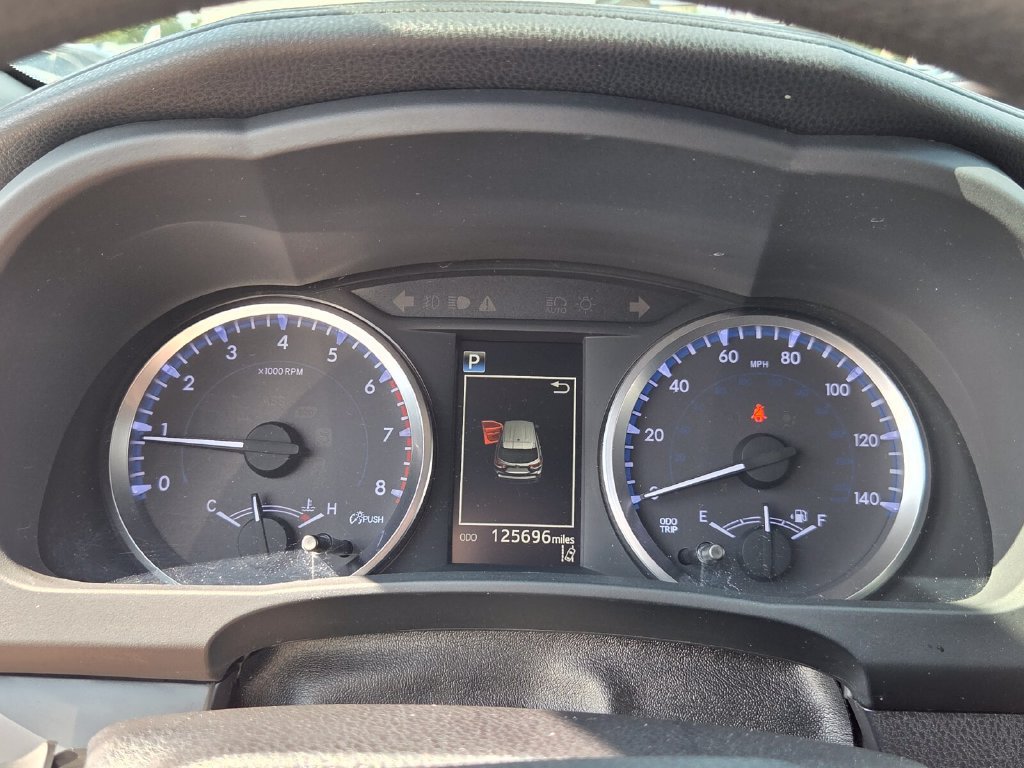 Used 2018 Toyota Highlander LE FWD image 25