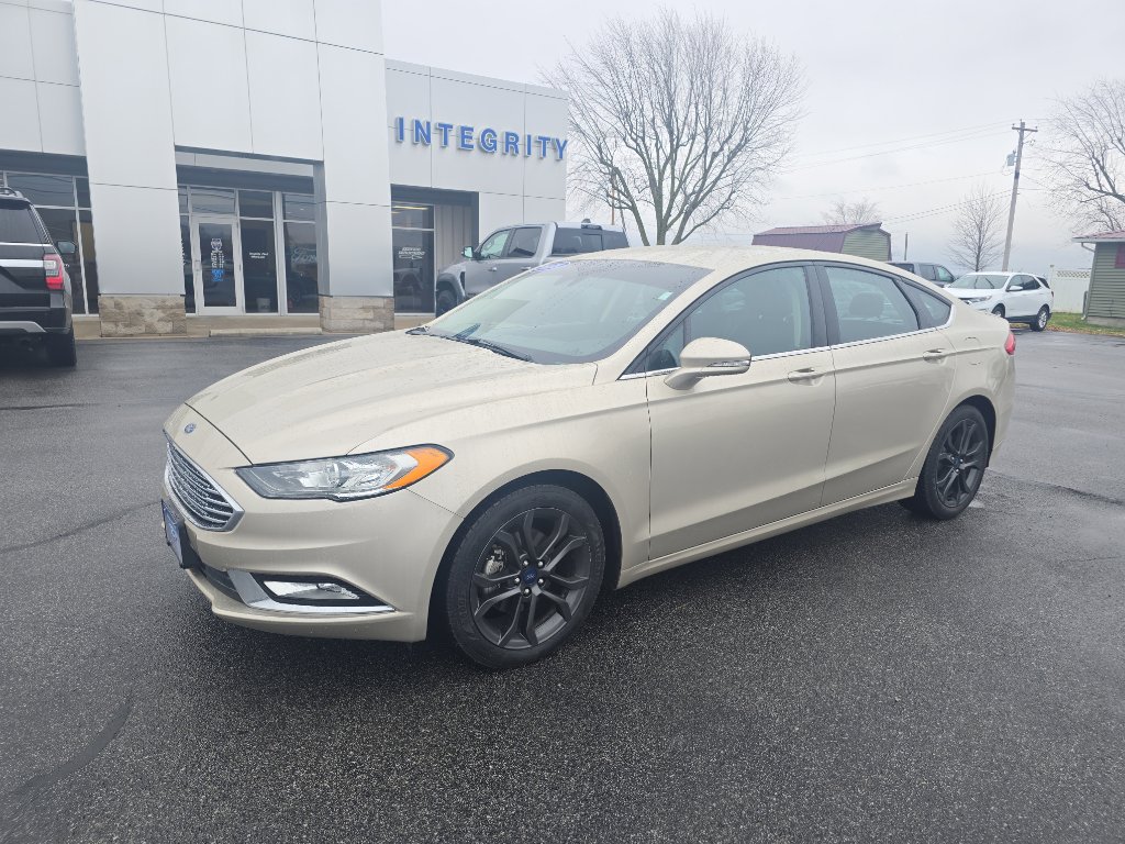 Used 2018 Ford Fusion SE image 2