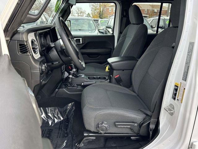 Used 2024 Jeep Wrangler Unlimited Sahara image 17