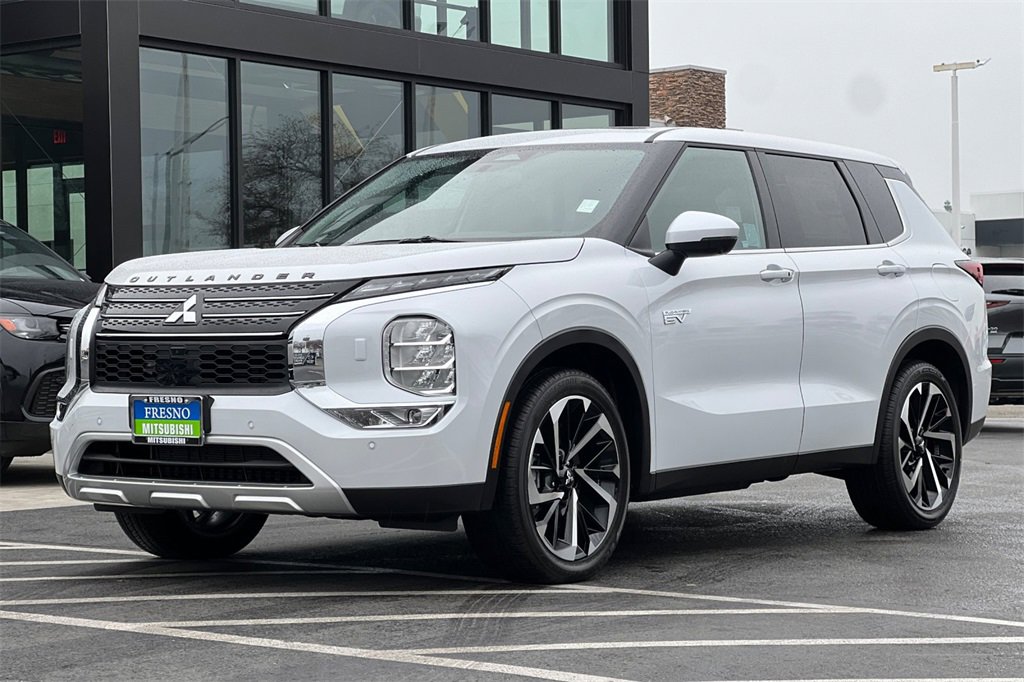 New 2025 Mitsubishi Outlander SE image 9