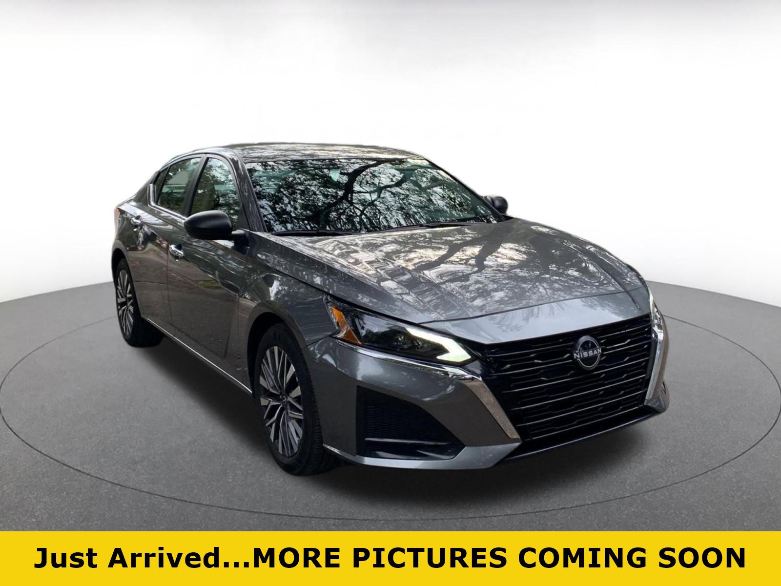 Used 2025 Nissan Altima 2.5 SV image 1