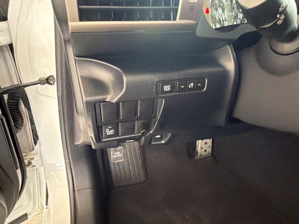 Used 2016 Lexus IS 200t w/ F Sport Package RWD image 41