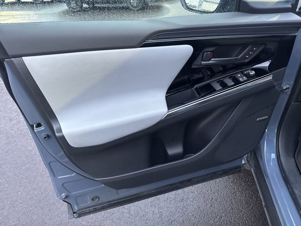 Used 2023 Subaru Solterra AWD image 19