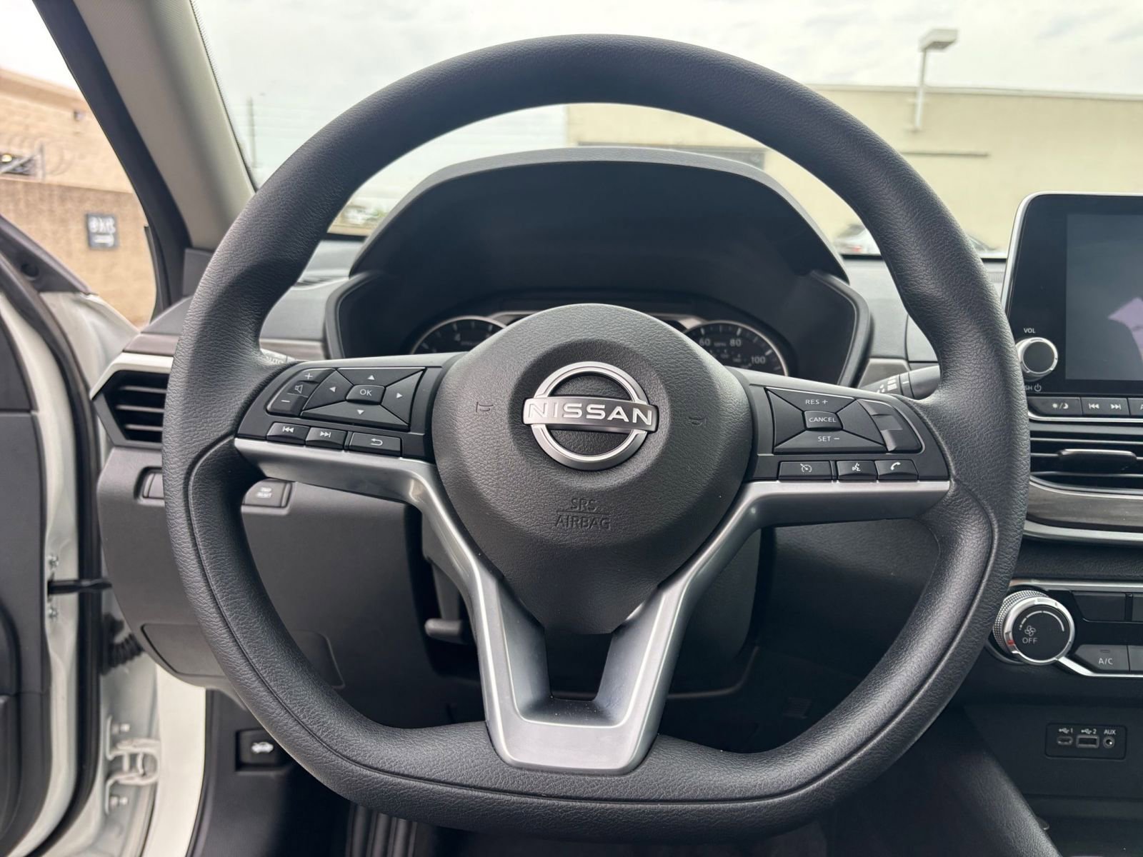 Used 2025 Nissan Altima 2.5 SV image 30