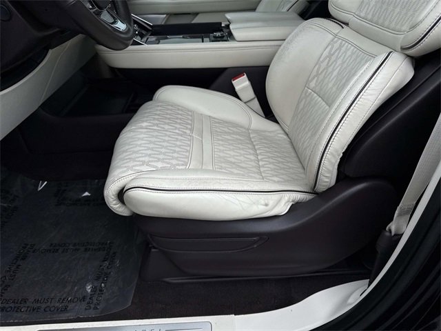 Used 2021 Lincoln Navigator Black Label w/ Cargo Convenience Package image 11