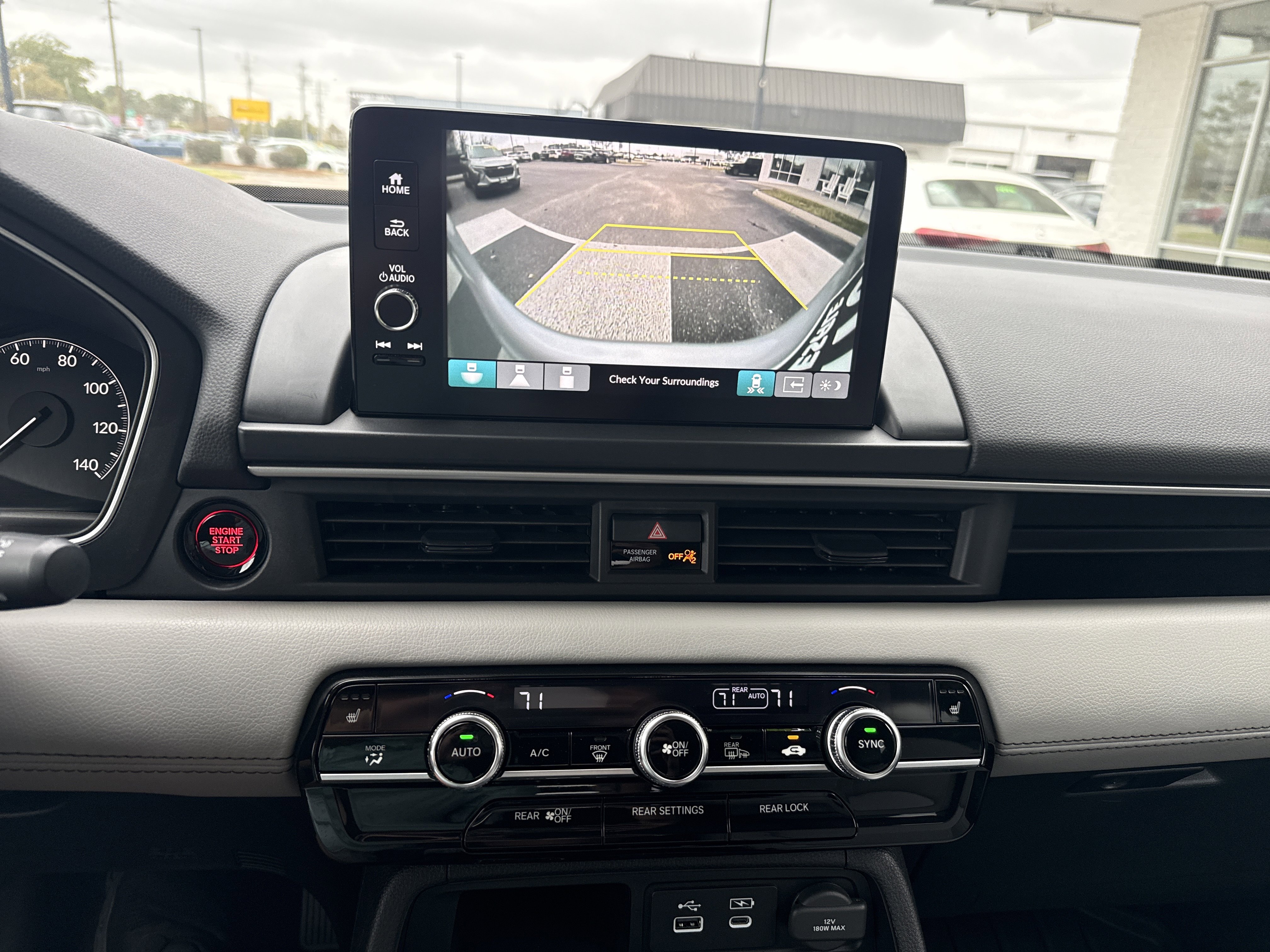 Used 2025 Honda Pilot Touring image 17