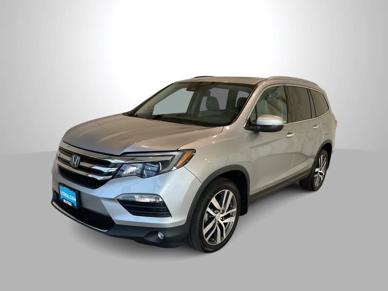 Used 2017 Honda Pilot Touring image 1