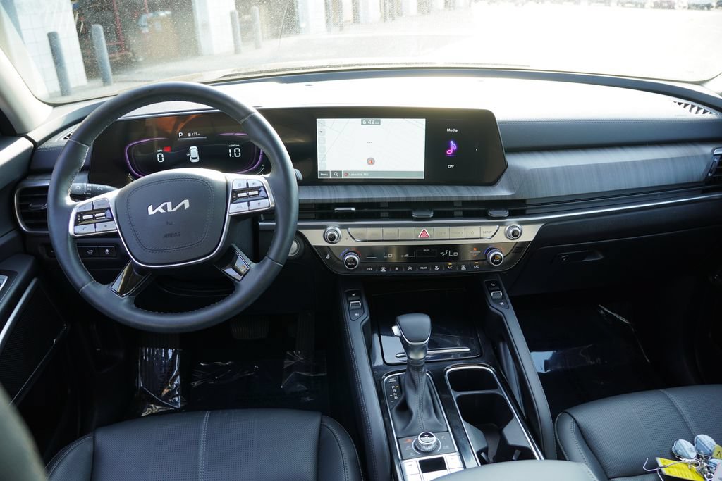Certified 2024 Kia Telluride EX w/ EX Captain's Chair Package AWD/4WD image 19