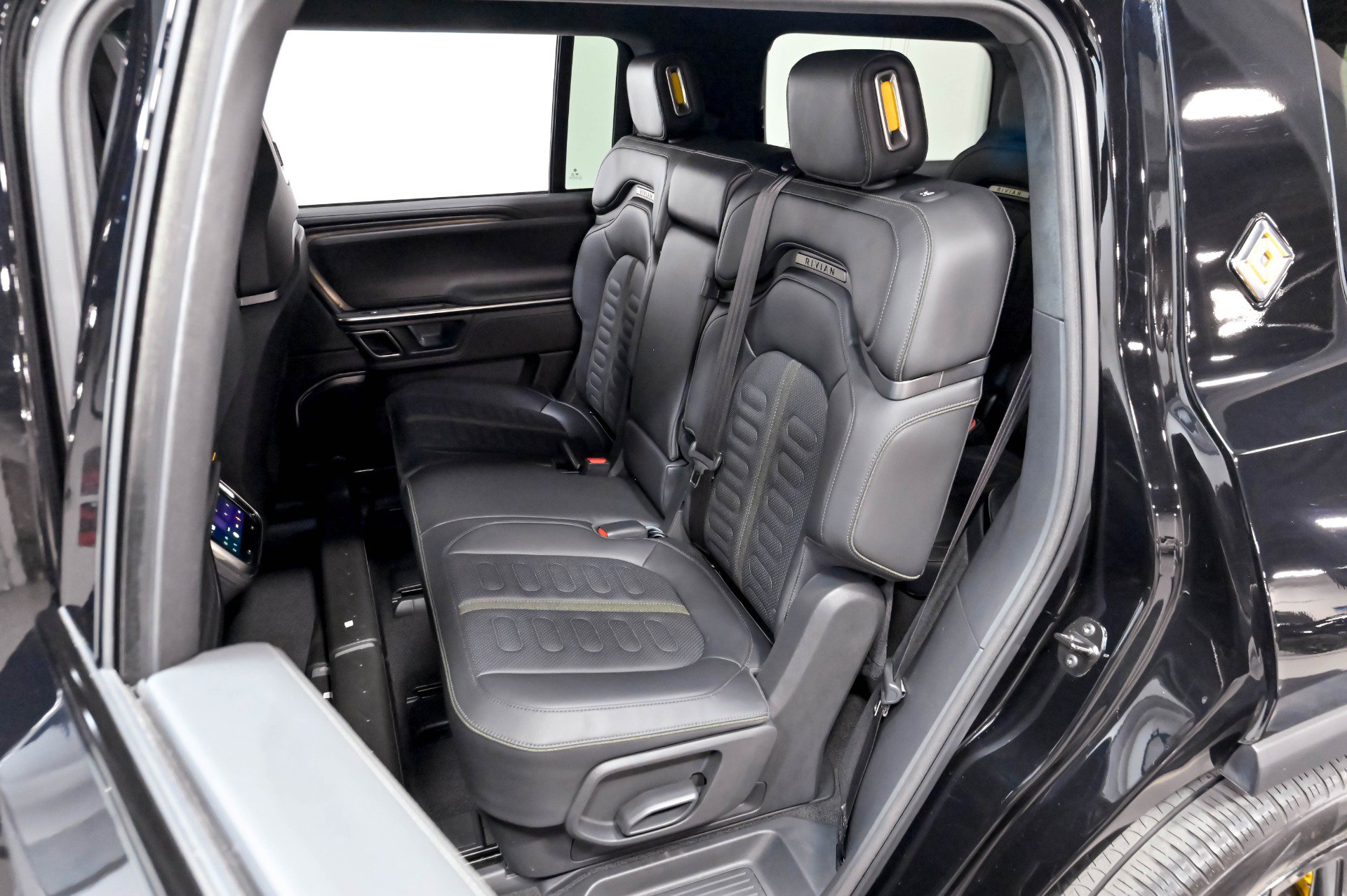 Used 2023 Rivian R1S Adventure AWD/4WD image 36