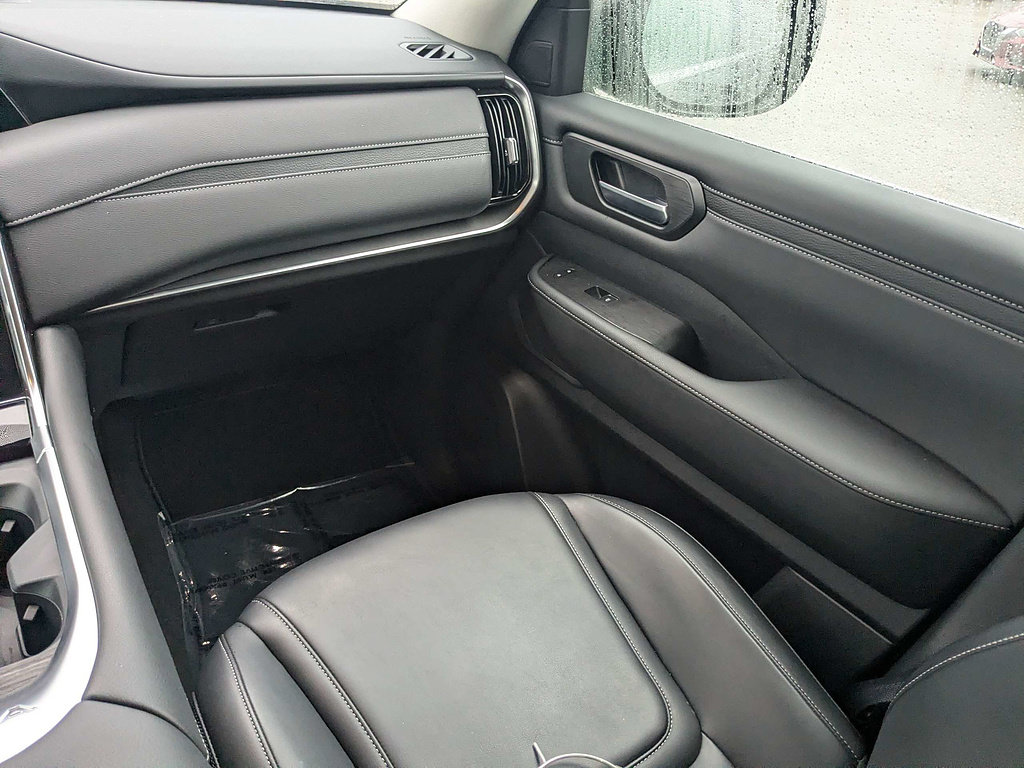 Certified 2025 Nissan Armada SV AWD/4WD image 18