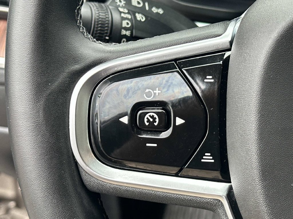 Used 2023 Volvo XC60 B5 Plus w/ Climate Package AWD/4WD image 29