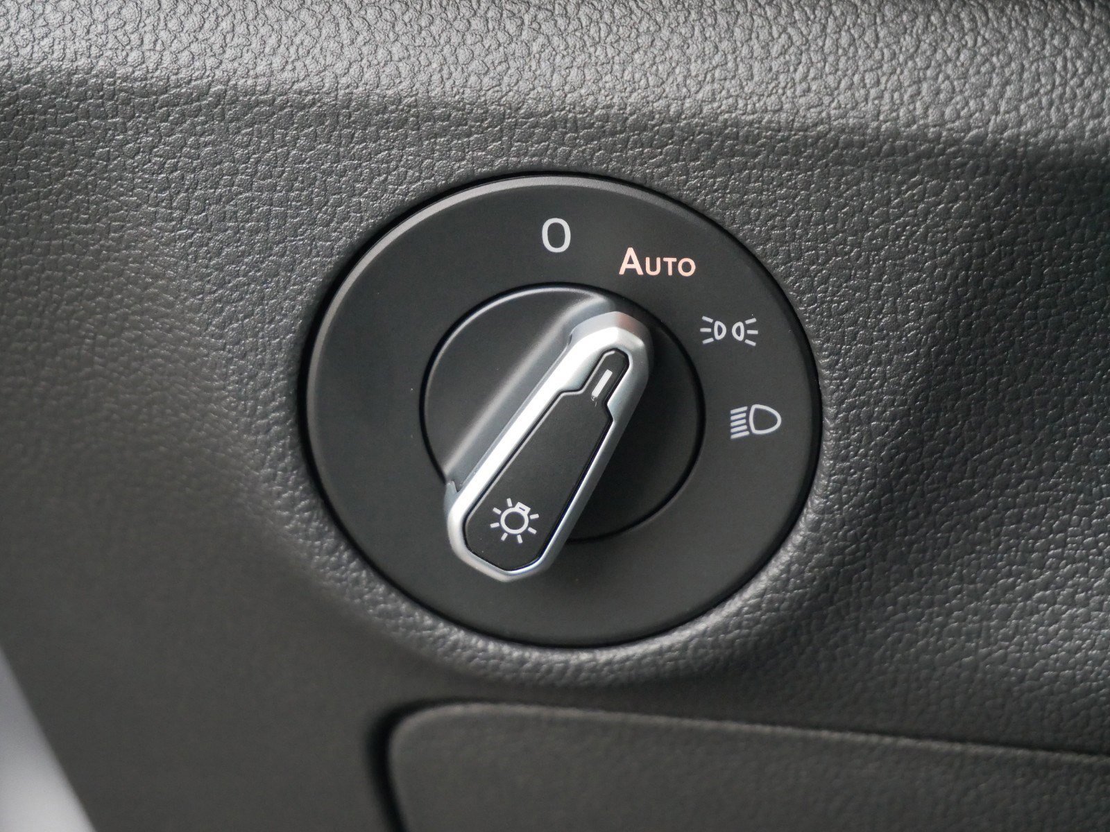 New 2025 Volkswagen Jetta SE image 9