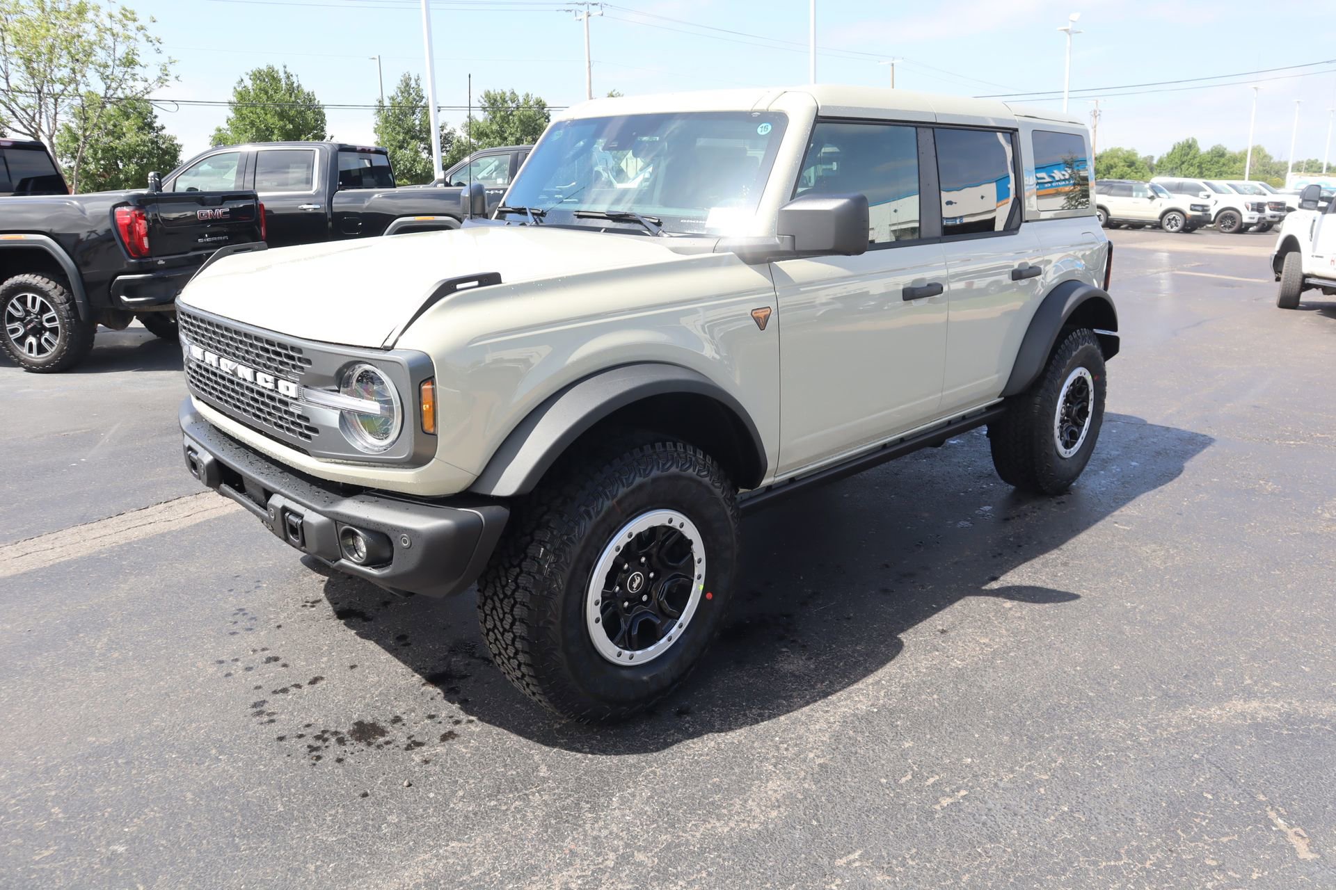 New 2026 Ford Bronco Badlands AWD/4WD image 13