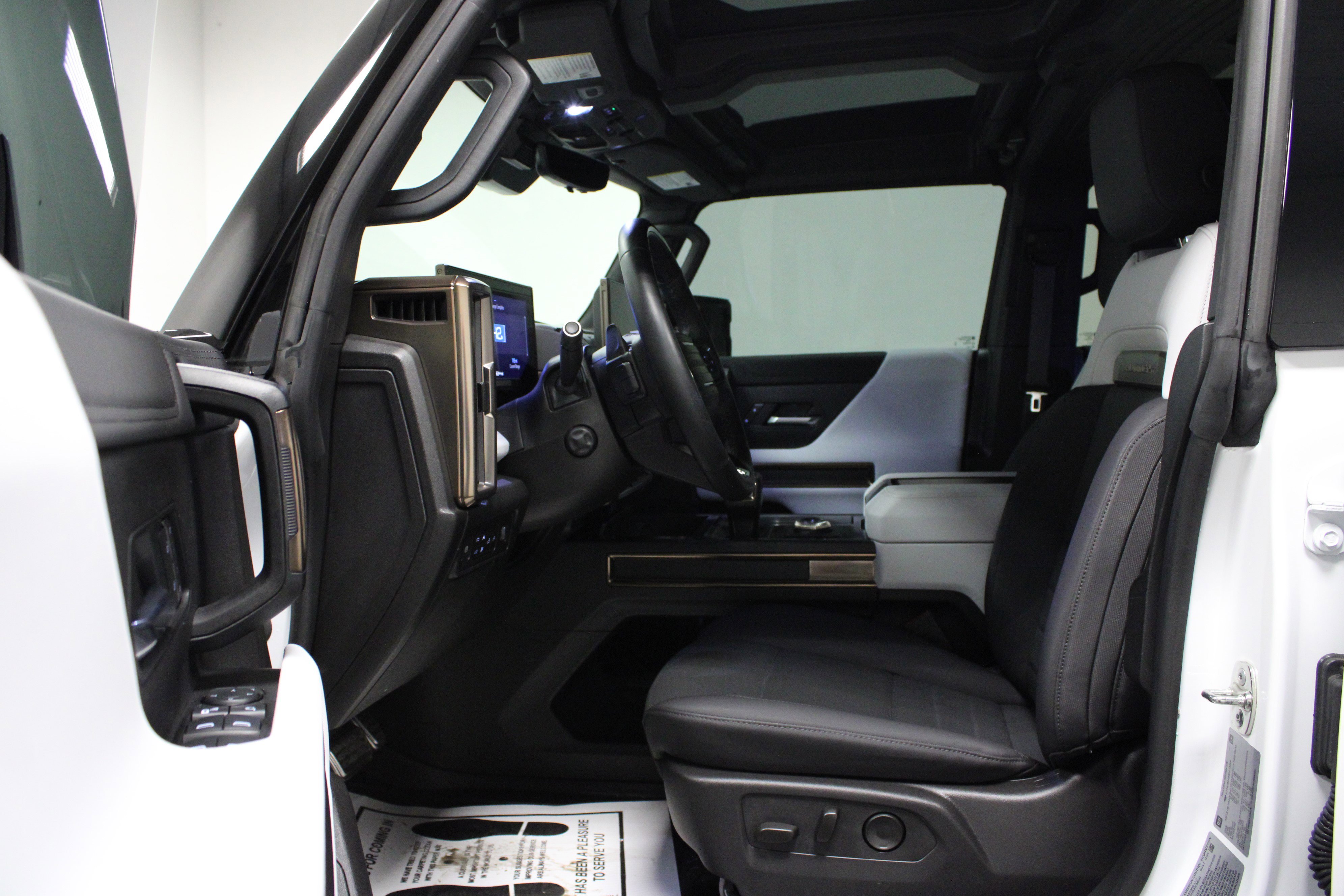 Used 2025 GMC Hummer EV 2X w/ LPO, Sport Package image 12