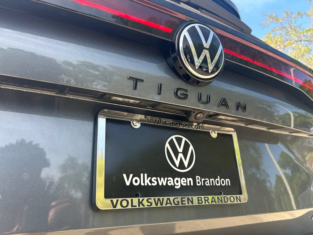 Certified 2025 Volkswagen Tiguan SE R-Line AWD/4WD image 52