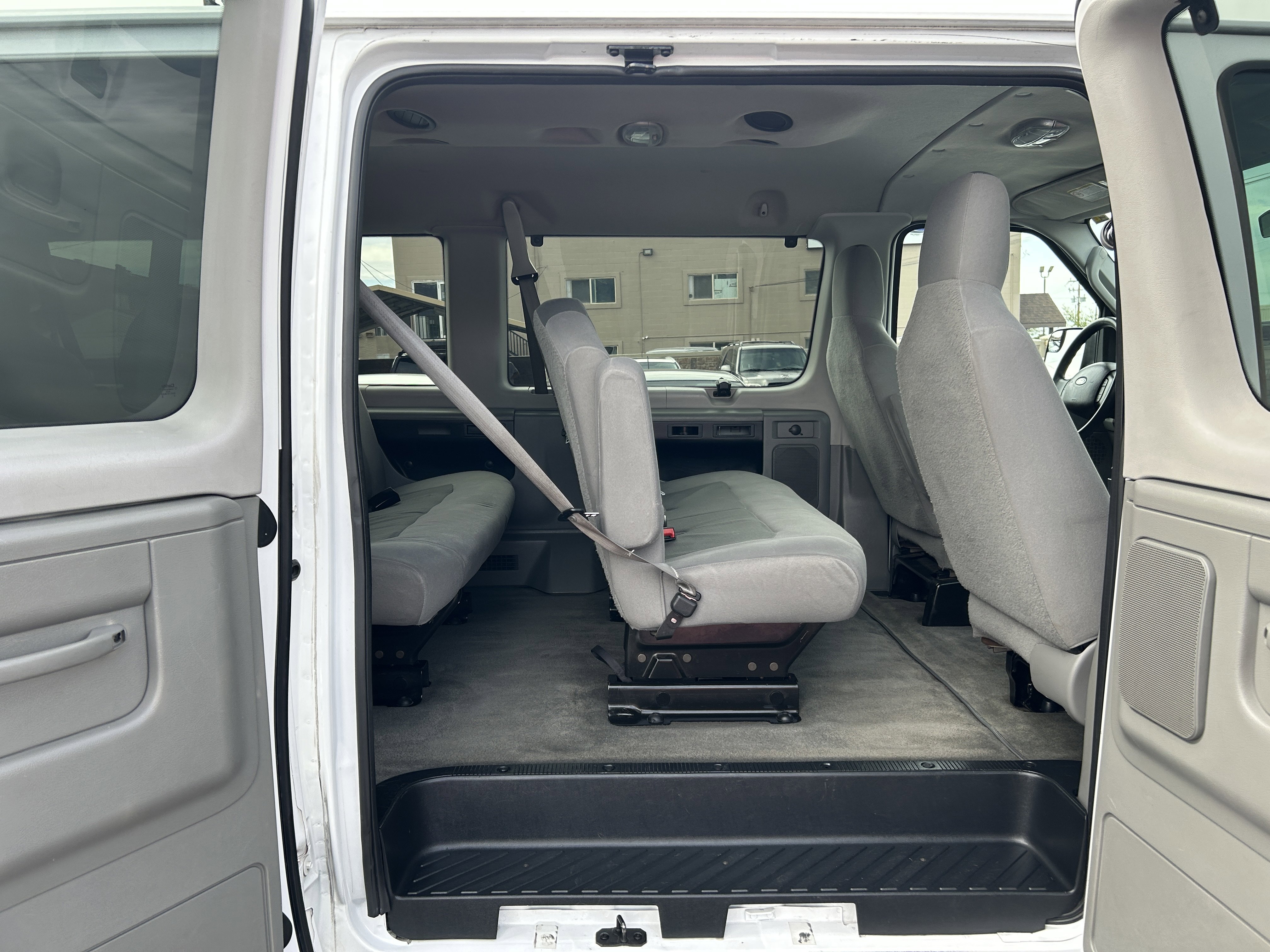 Used 2011 Ford E-350 and Econoline 350 XLT RWD image 14