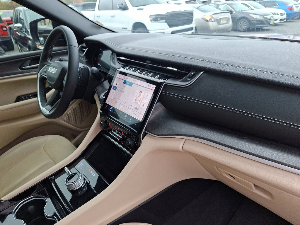 Used 2023 Jeep Grand Cherokee Limited w/ Trailer Tow Prep Group (B) image 12