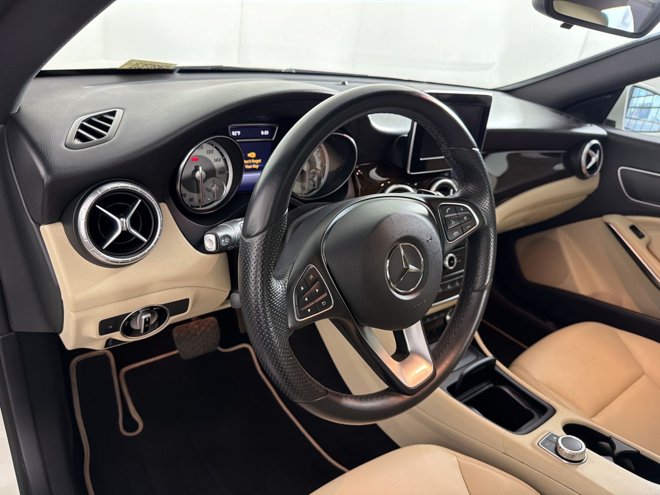 Used 2015 Mercedes-Benz CLA 250 4MATIC image 4