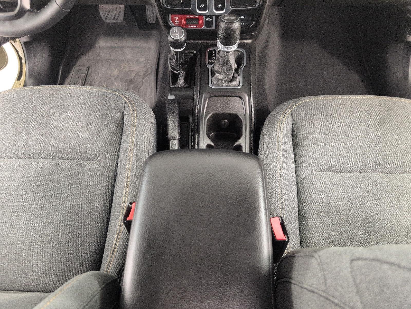 Used 2025 Jeep Wrangler Sport AWD/4WD image 8