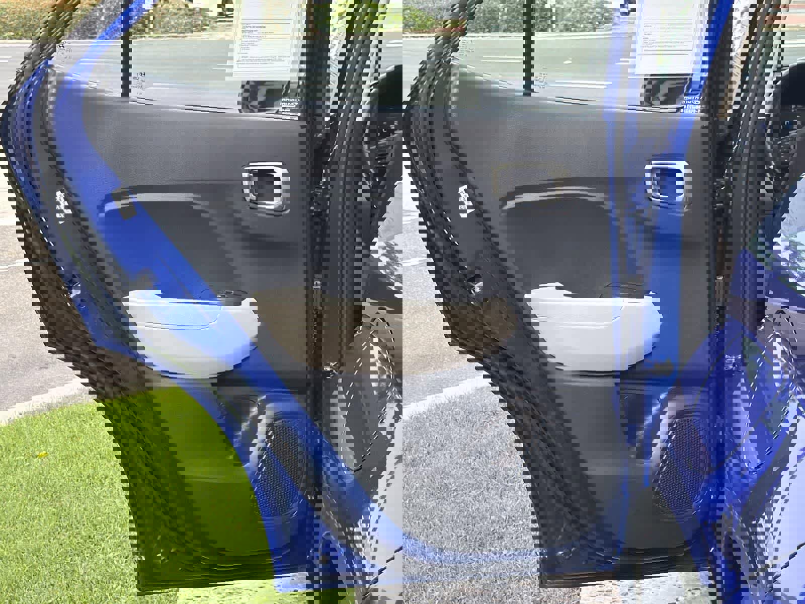 Used 2023 Hyundai Venue SEL w/ Cargo Package image 27