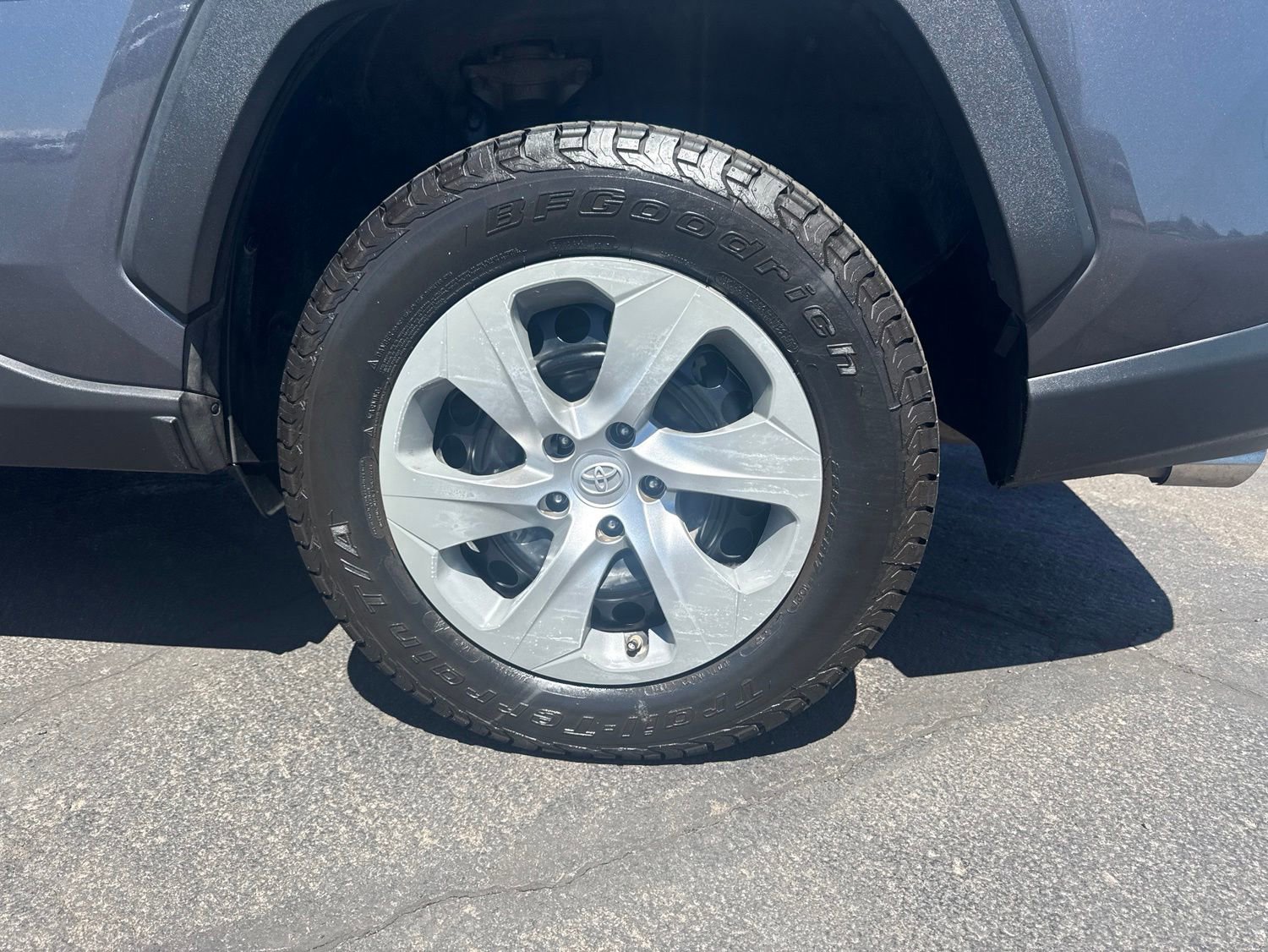 Used 2023 Toyota RAV4 LE AWD/4WD image 17