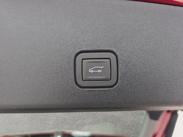 New 2027 Cadillac Optiq Luxury w/ LPO, Floor Liner Package AWD/4WD image 33