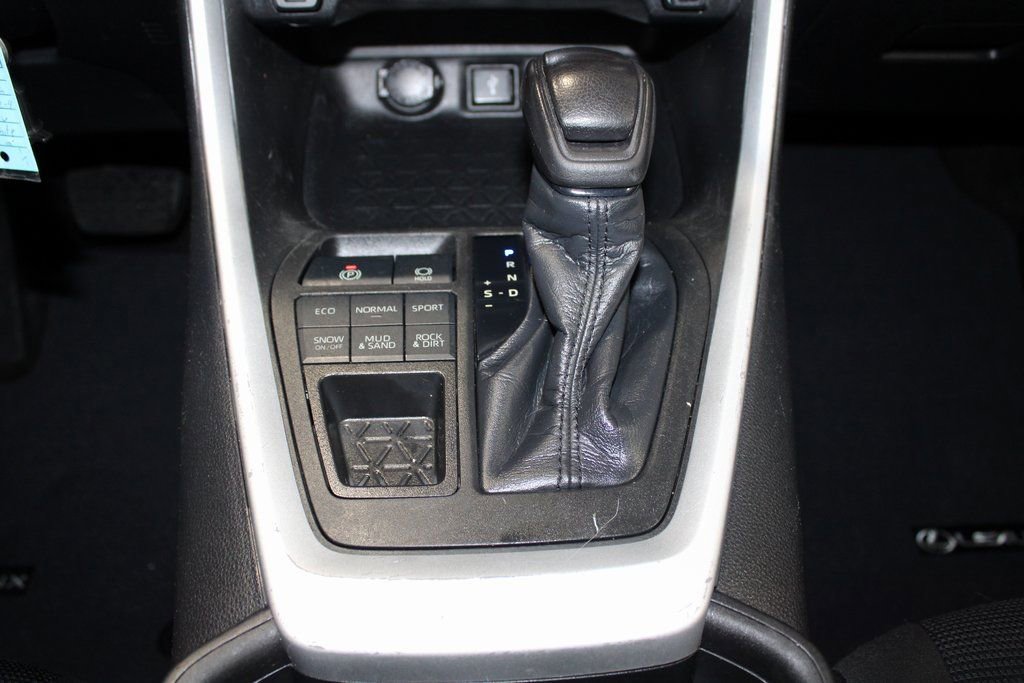 Used 2021 Toyota RAV4 LE image 27