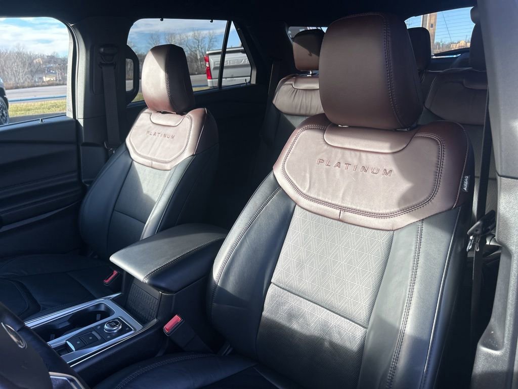 Used 2022 Ford Explorer Platinum w/ Equipment Group 601A image 17
