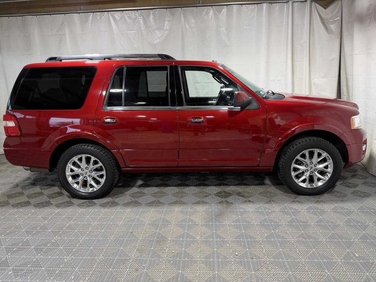 Used 2017 Ford Expedition Limited w/ Equipment Group 301A AWD/4WD image 9