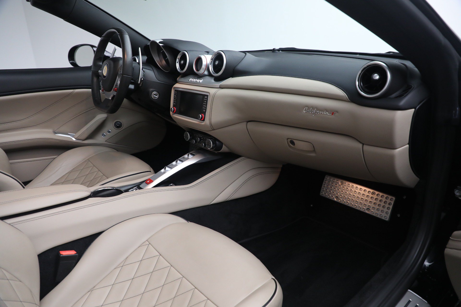Certified 2016 Ferrari California T RWD image 19