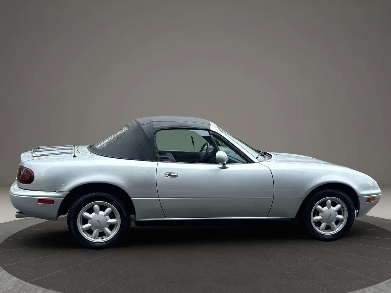 Used 1990 MAZDA MX-5 Miata RWD image 2