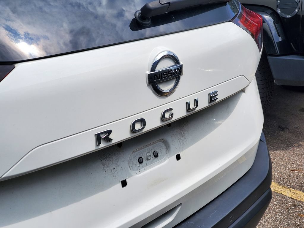 Used 2021 Nissan Rogue S FWD image 5