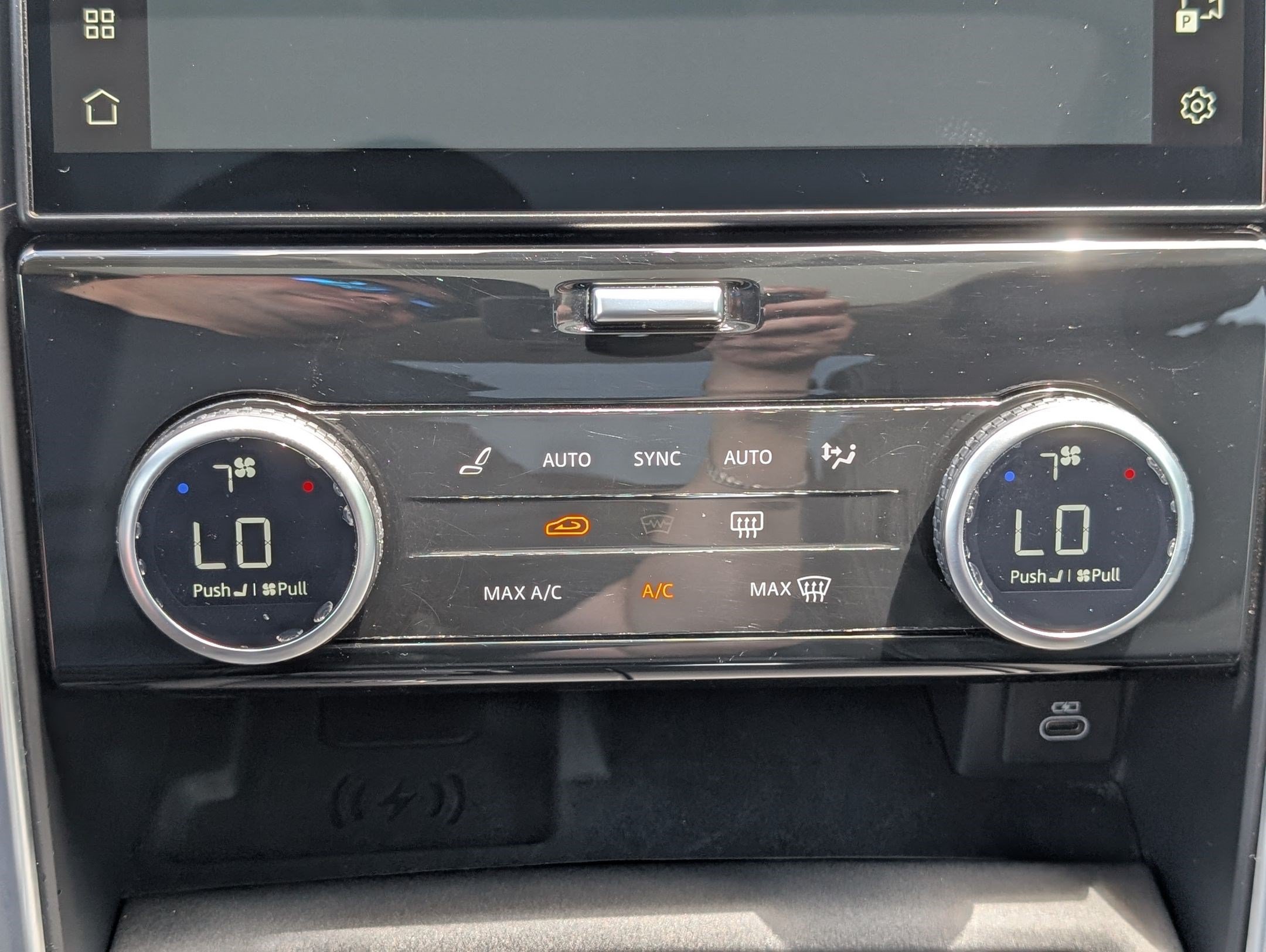 Used 2024 Land Rover Discovery S AWD/4WD image 28