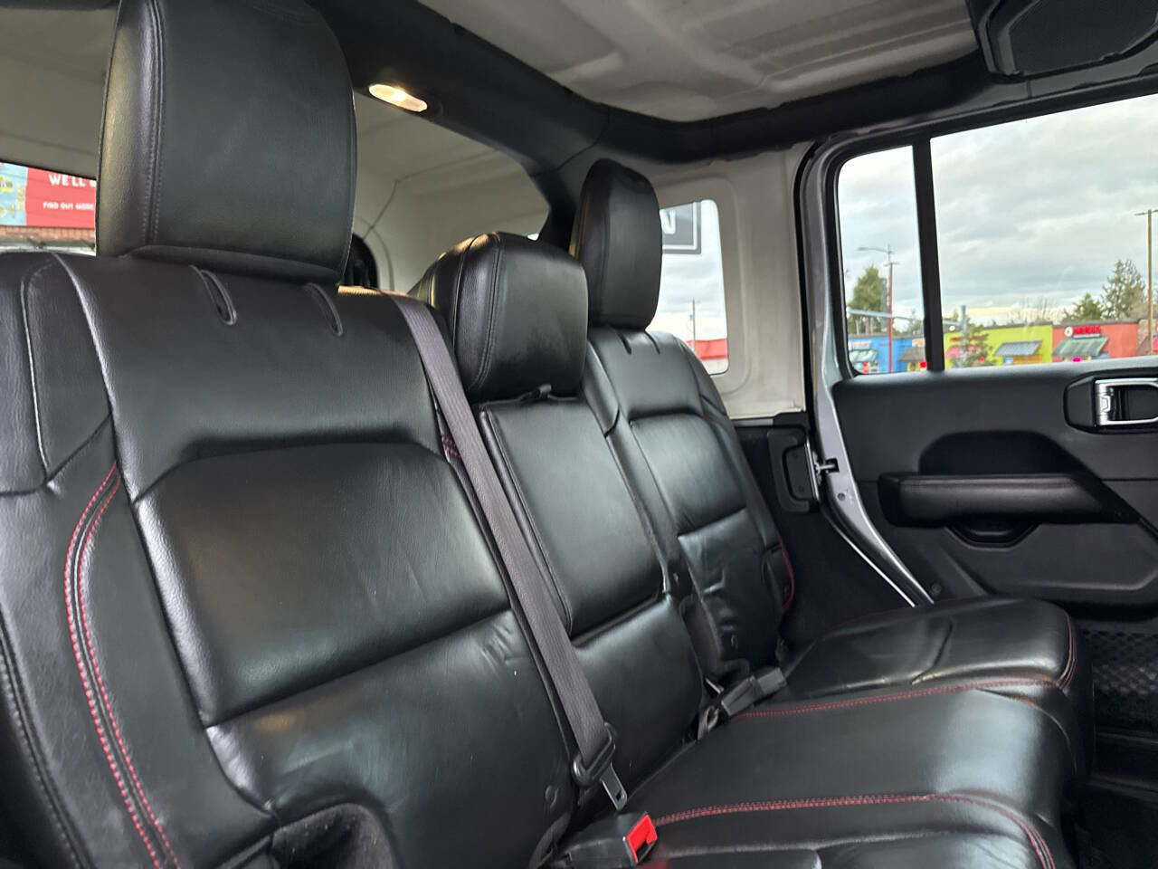 Used 2018 Jeep Wrangler Unlimited Rubicon w/ Uconnect 4C Nav & Sound Group image 19