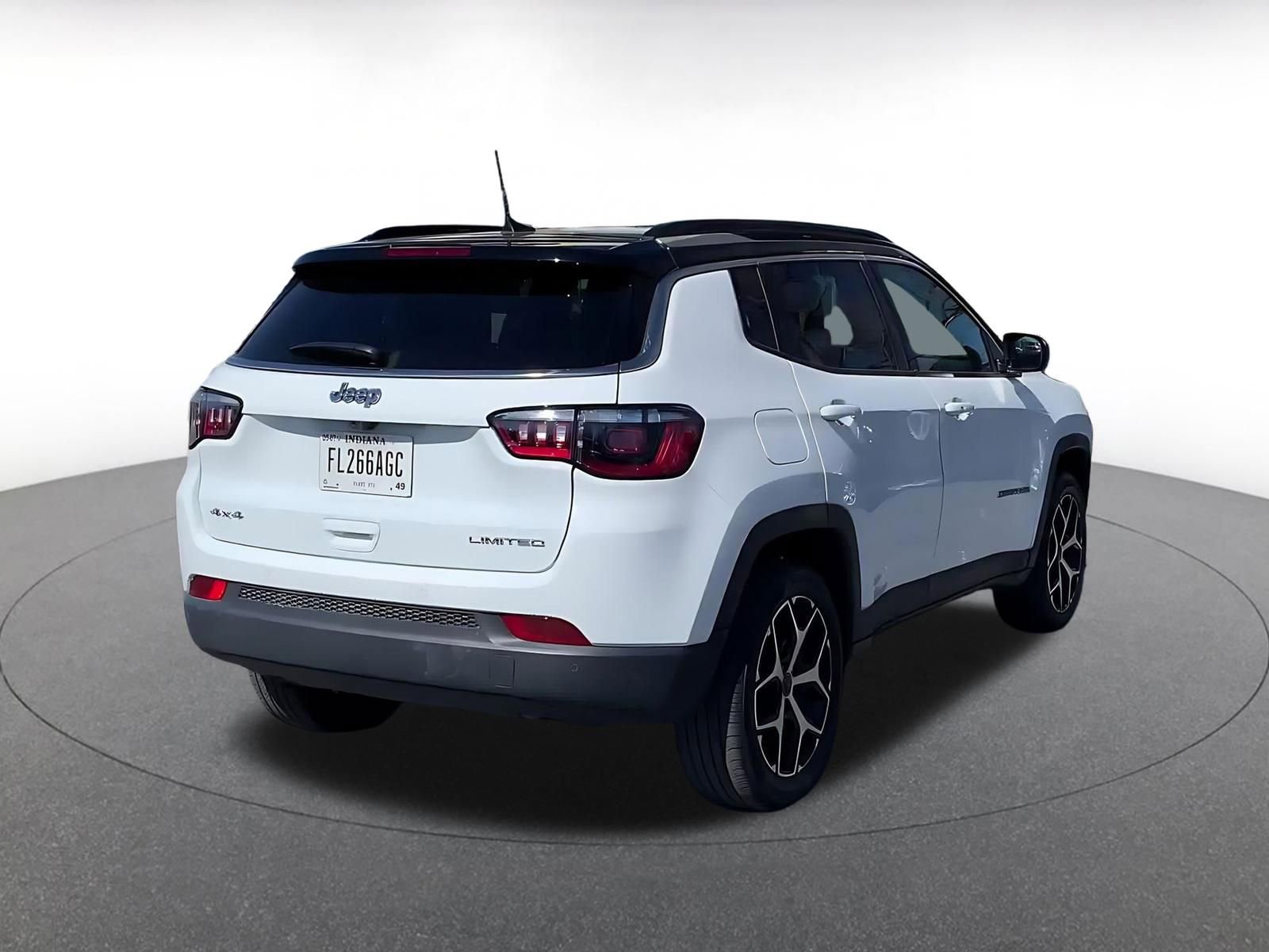 Used 2025 Jeep Compass Limited image 14