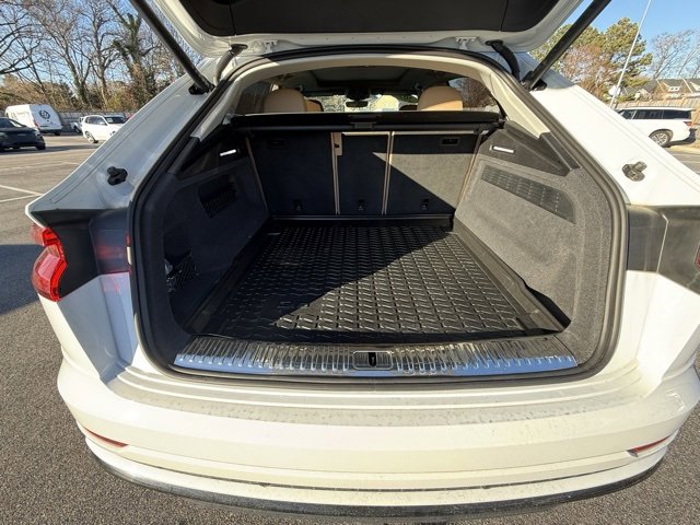 Used 2023 Audi Q8 Premium Plus w/ Premium Plus Package image 12