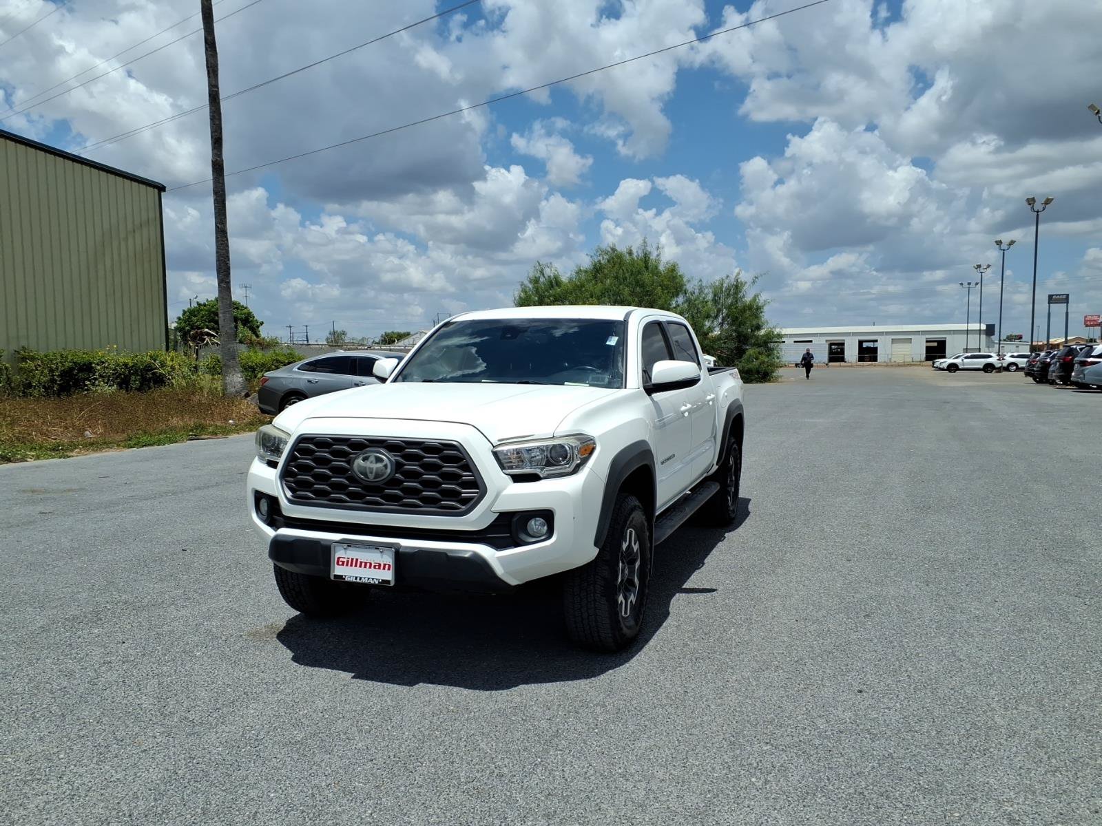 Used 2020 Toyota Tacoma TRD Off-Road w/ Exterior Package AWD/4WD image 4