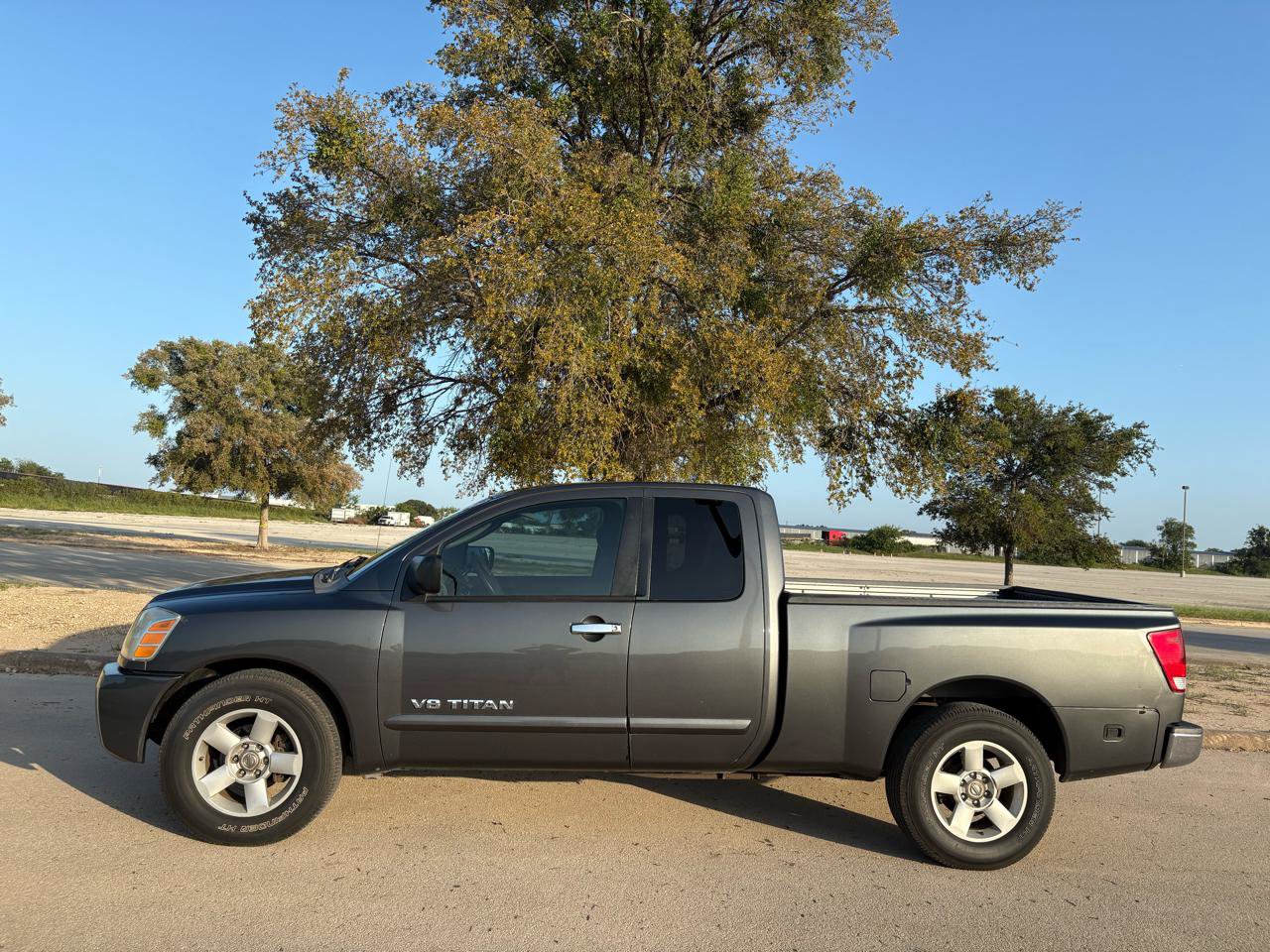 Used 2006 Nissan Titan SE RWD image 2