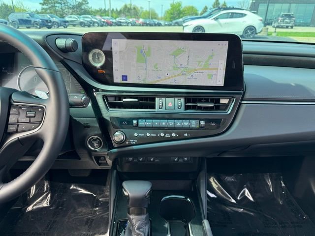 Used 2025 Lexus ES 300h w/ Premium Package FWD image 2