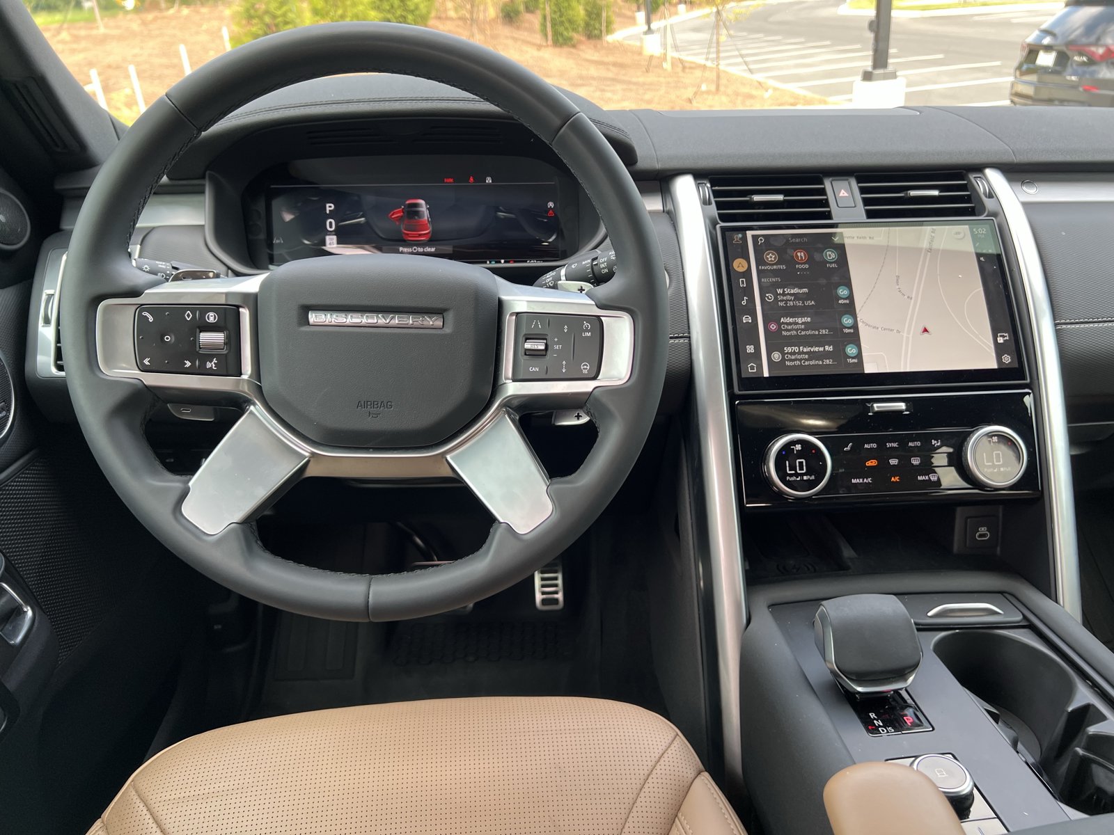 Used 2025 Land Rover Discovery Dynamic SE AWD/4WD image 29