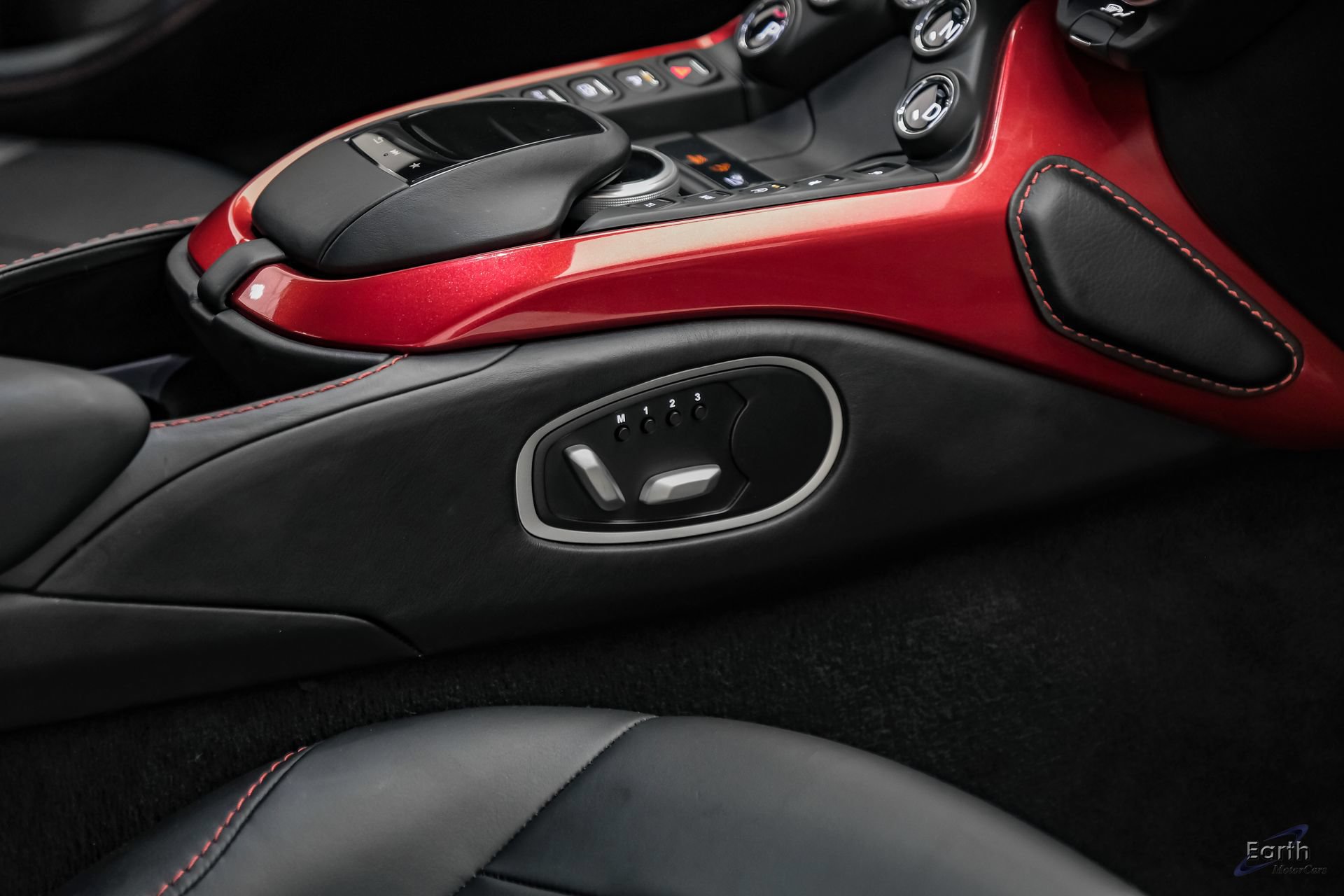 Used 2019 Aston Martin V8 Vantage Coupe RWD image 57