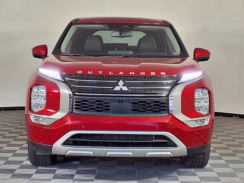Used 2024 Mitsubishi Outlander SE image 2
