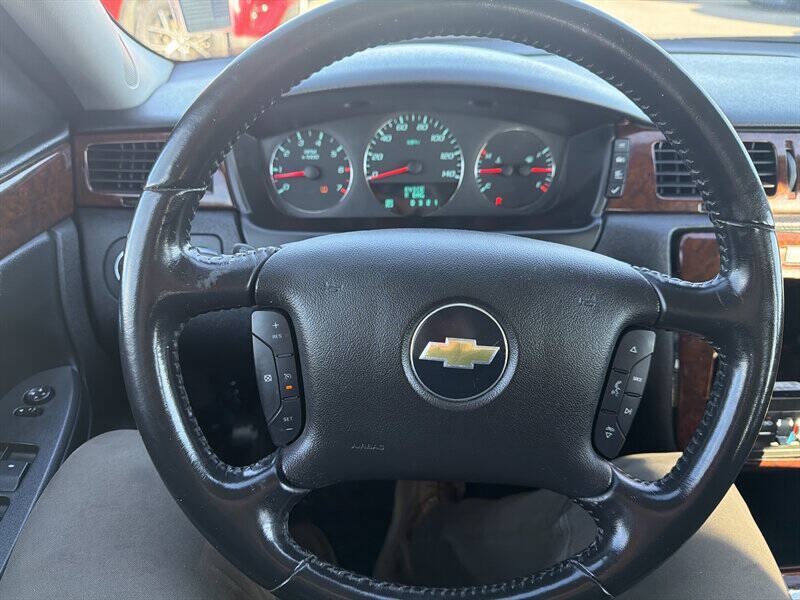Used 2011 Chevrolet Impala LT FWD image 27